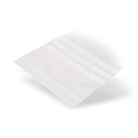 LDPE-Druckverschlussbeutel mit drei weissen Beschriftungsstreifen 50 µm — Materialdetail mit Fokus auf Foliendicke und Ver...